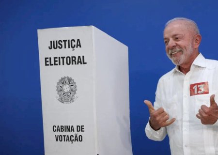 Lula vota e enaltece mobilização popular: 'nunca vi nada igual'