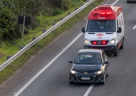 Motorista impede passagem de ambulância por 6 km, recebe multa de R$ 80 mil e fica sem habilitação por 2 anos