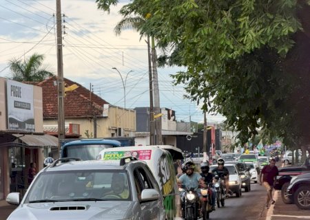 Carreata em apoio a Flávio Bolsonaro reúne centenas veículos em Batayporã