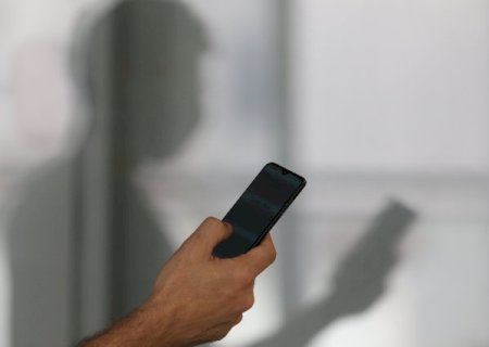 Celular desliga por horas e comerciante descobre transferências não autorizadas