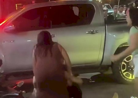 Adolescente vai até carro do pai, pega arma e atira em várias pessoas em carreata política em MS