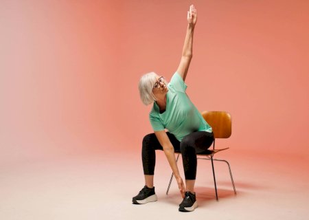 Fica sentado o dia todo? Veja nove exercícios para melhorar a postura