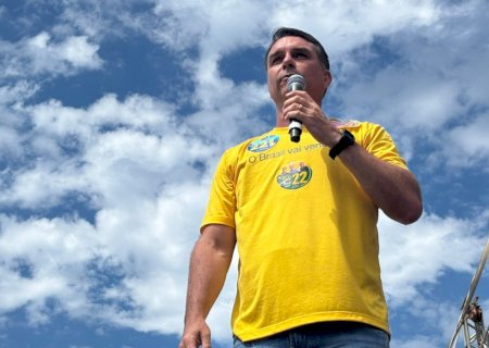 Depois de Lula, Flávio Bolsonaro diz ser prejudicado pela Meta e pede para TSE proibir impulsionamento de posts negativos