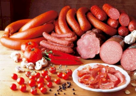 Consumo de embutidos pode aumentar risco de desenvolver câncer
