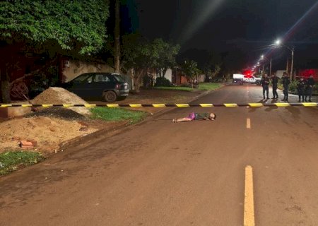 Rapaz tenta se esconder atrás de Corsa, mas acaba morto a tiros em MS