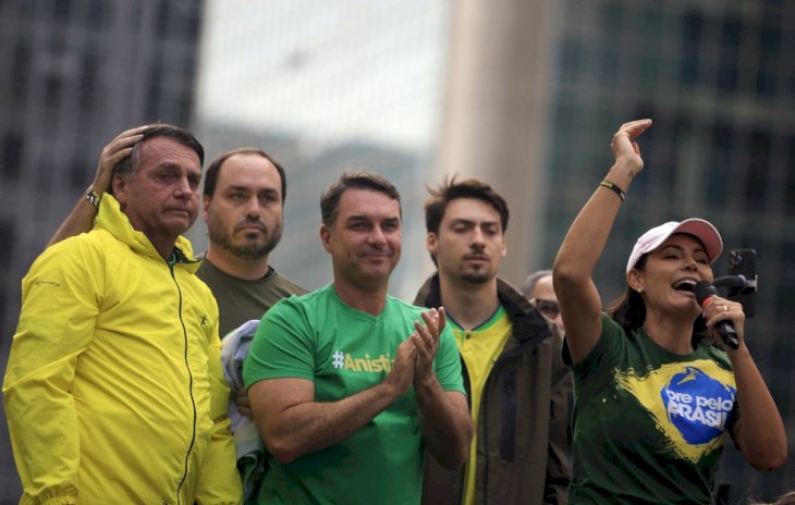 PolíticaO silêncio de Carlos e Jair Renan sobre o vídeo que rachou a família