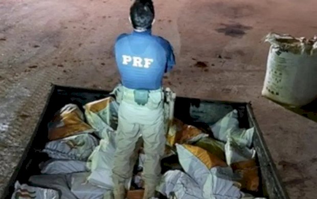 Caminhão abandonado com pneu estourado escondia 4 toneladas de maconha