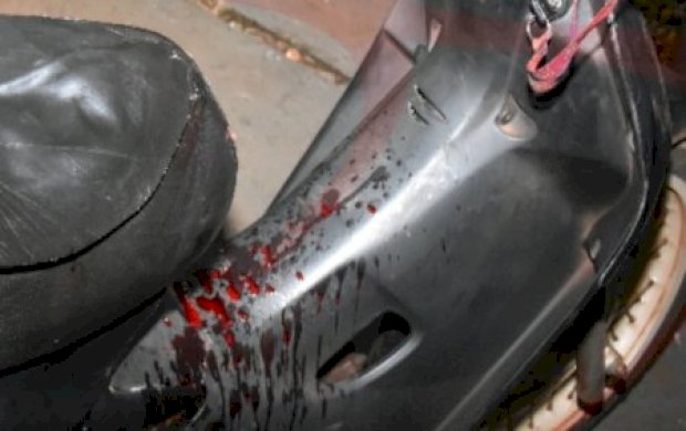 Baleado no pescoço, motociclista pede ajuda em hospital e é intubado