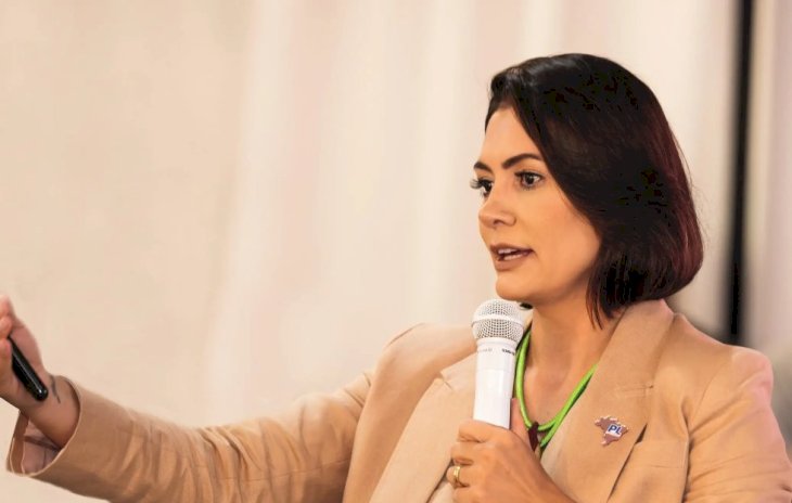 PolíticaMichelle Bolsonaro deixa presidência do PL Mulher para dedicar mais tempo à família