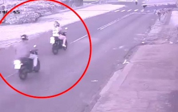 Jovem é perseguida e agredida com barra de ferro por motociclista